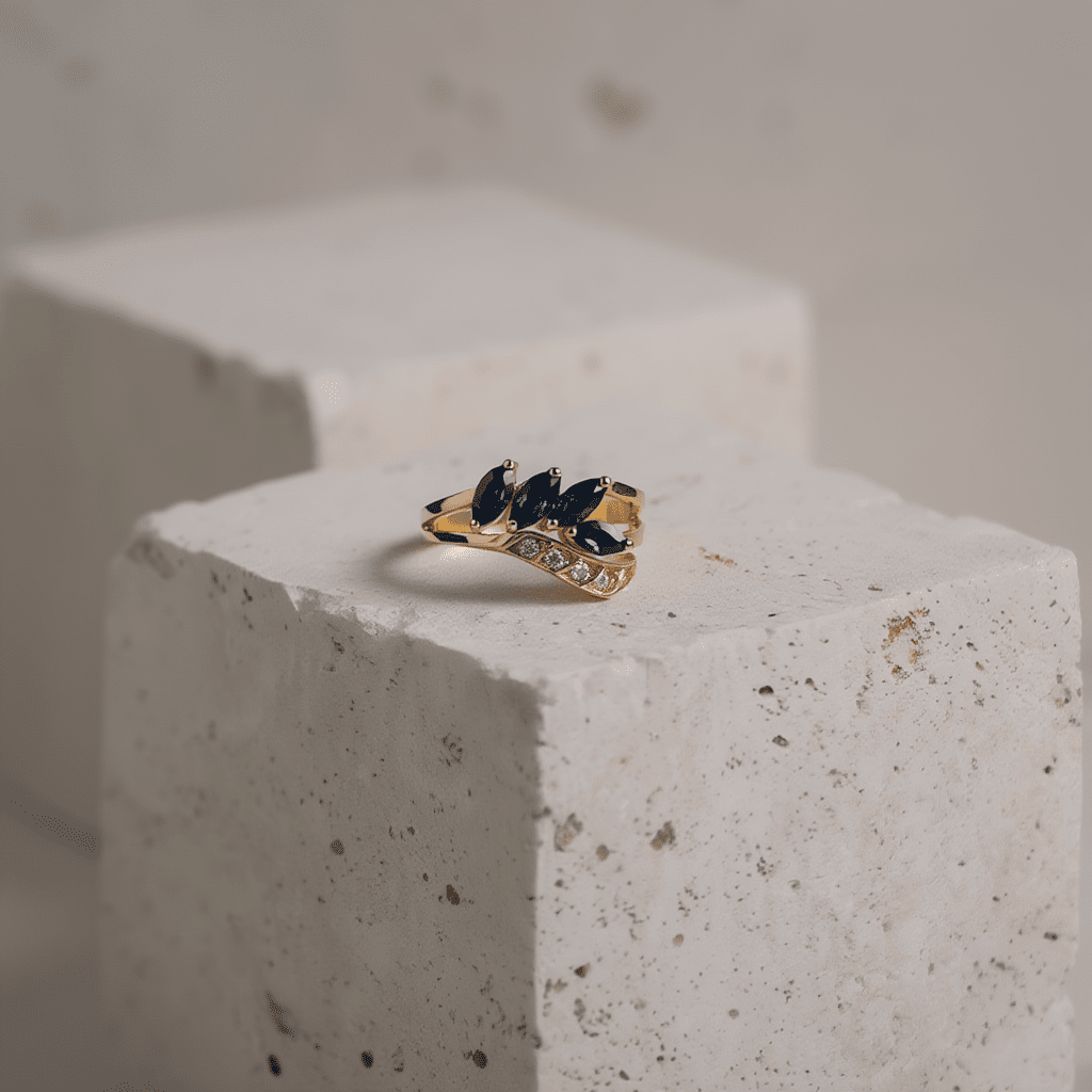 Anel em Ouro 19kl com Safiras e Diamantes (T16) - Loja do Ouro