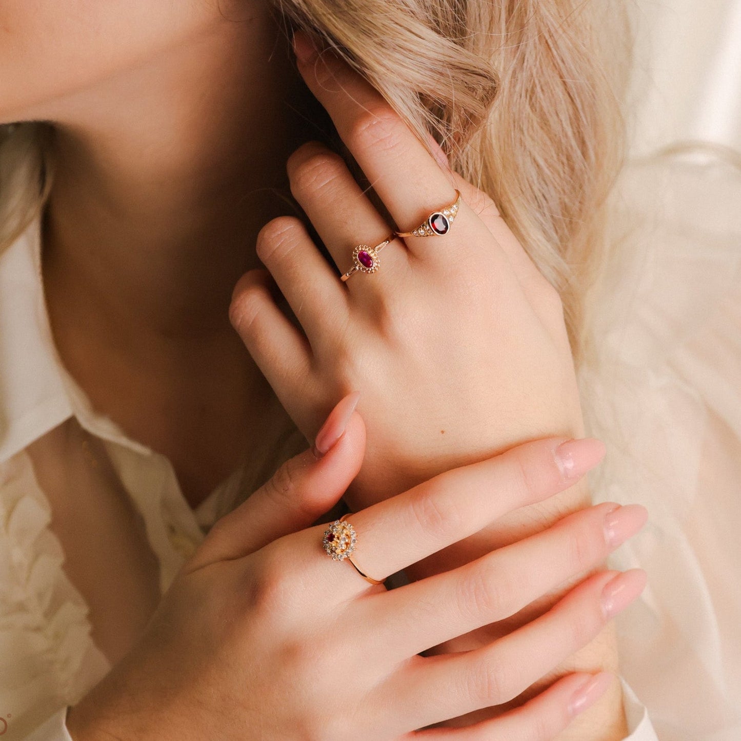 Anel em Ouro de 19kl com Granada e Zircónias (T15) - Loja do Ouro