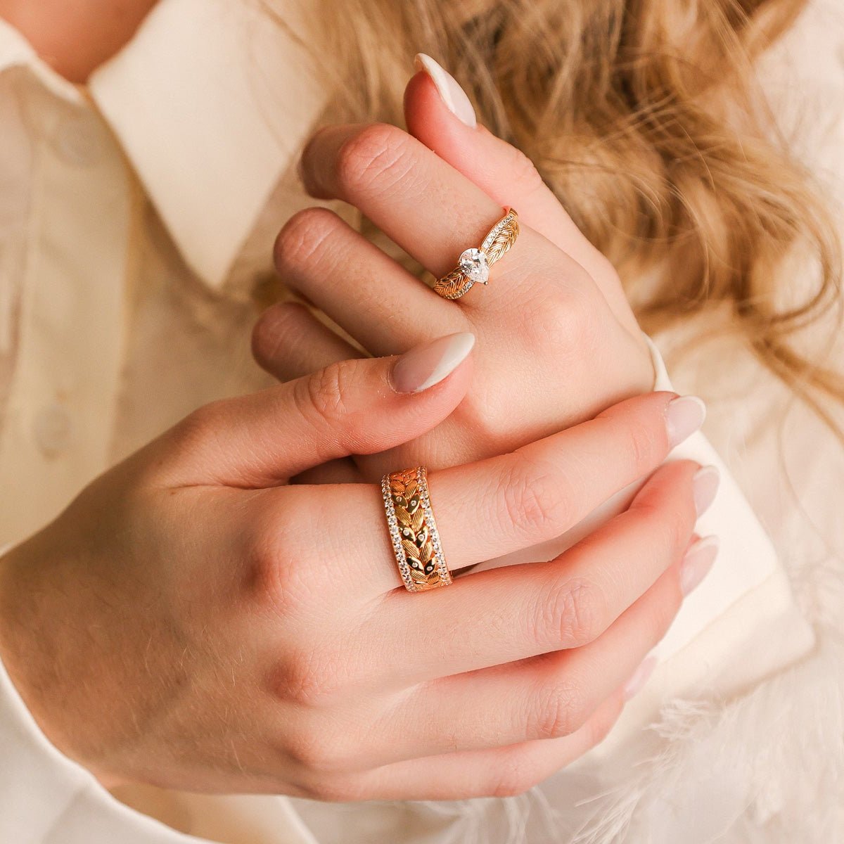 Anel em Prata Dourada com Folhas e Zircónias - Loja do Ouro