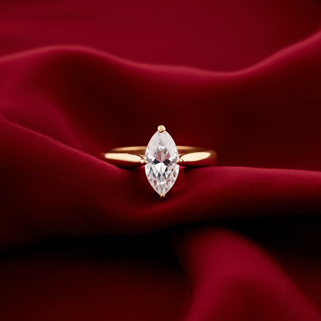 Anel em Prata Dourada com Zircão Talhe Marquesa - Loja do Ouro