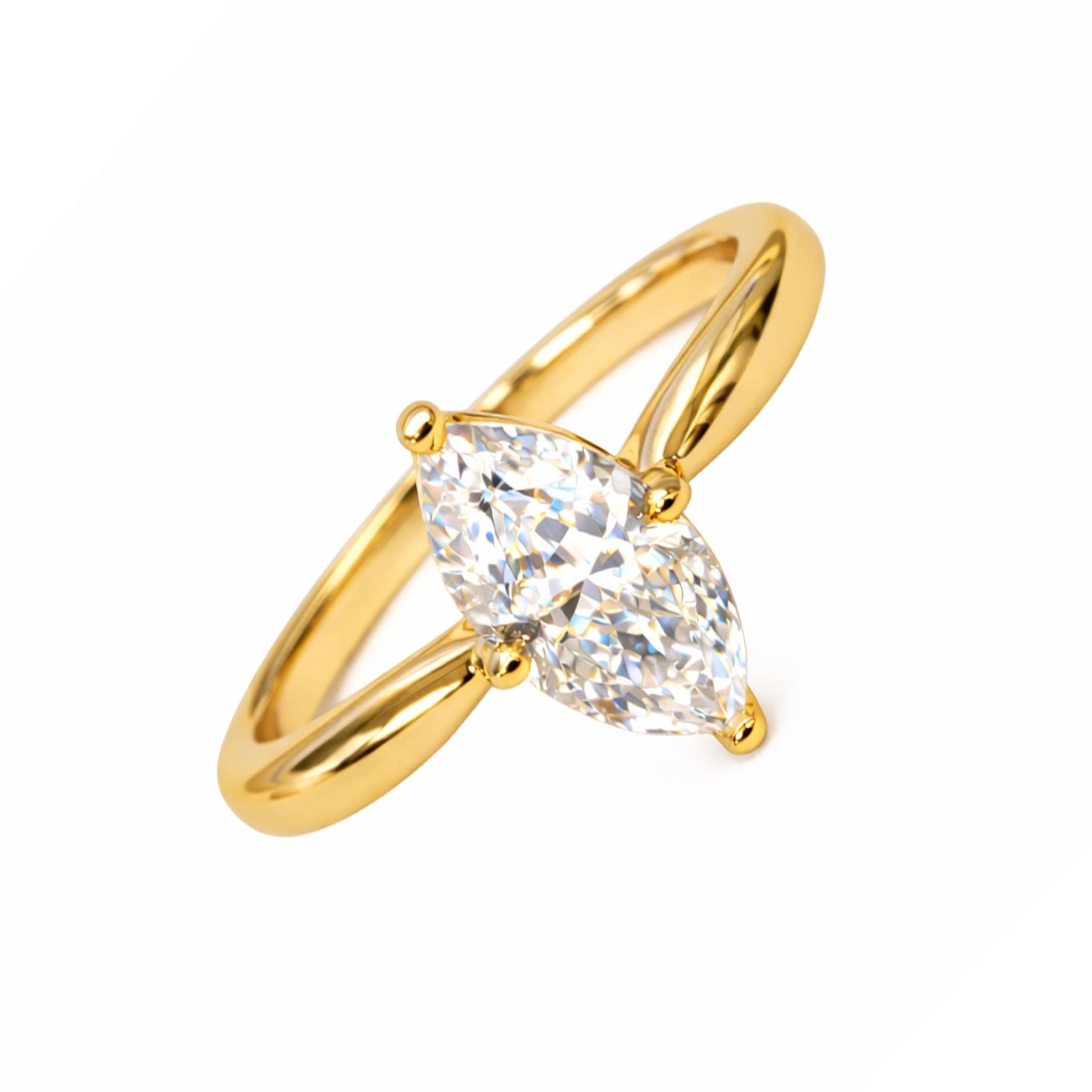 Anel em Prata Dourada com Zircão Talhe Marquesa - Loja do Ouro