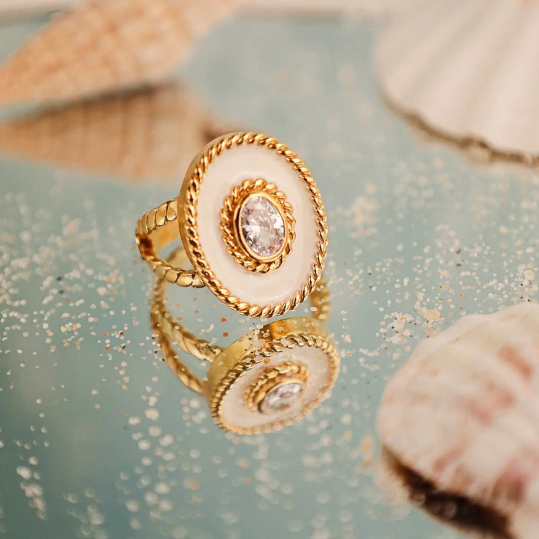Anel Equinocio em Prata Dourada com Zircão e Esmalte Branco - Loja do Ouro