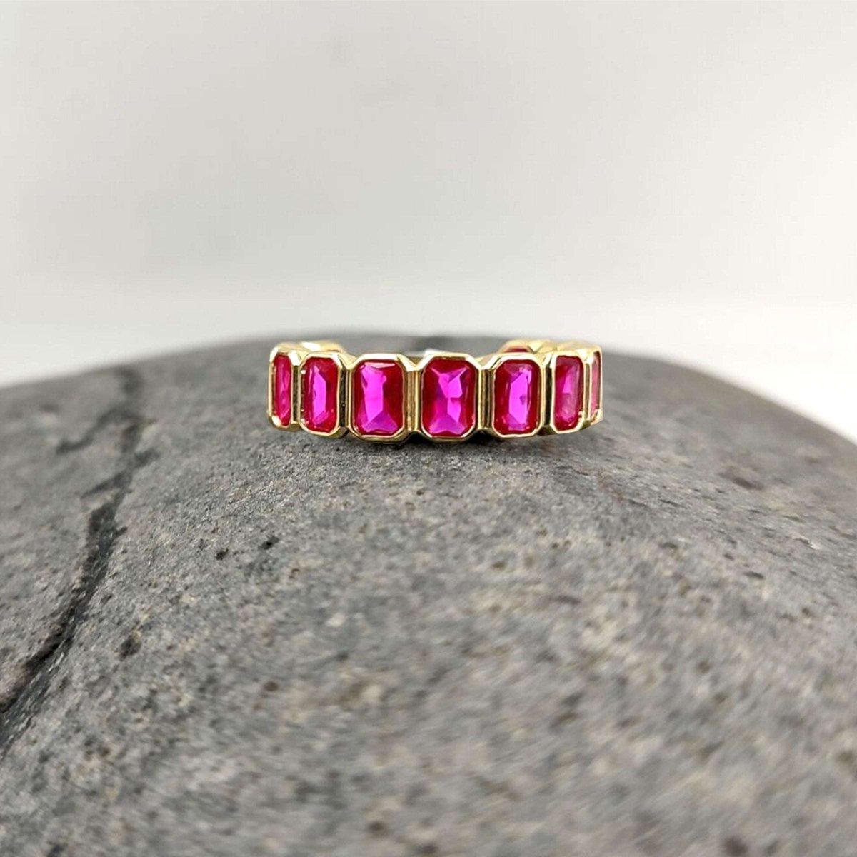 Anel Imperial em Prata Dourada com Zircões Rosa - Loja do Ouro