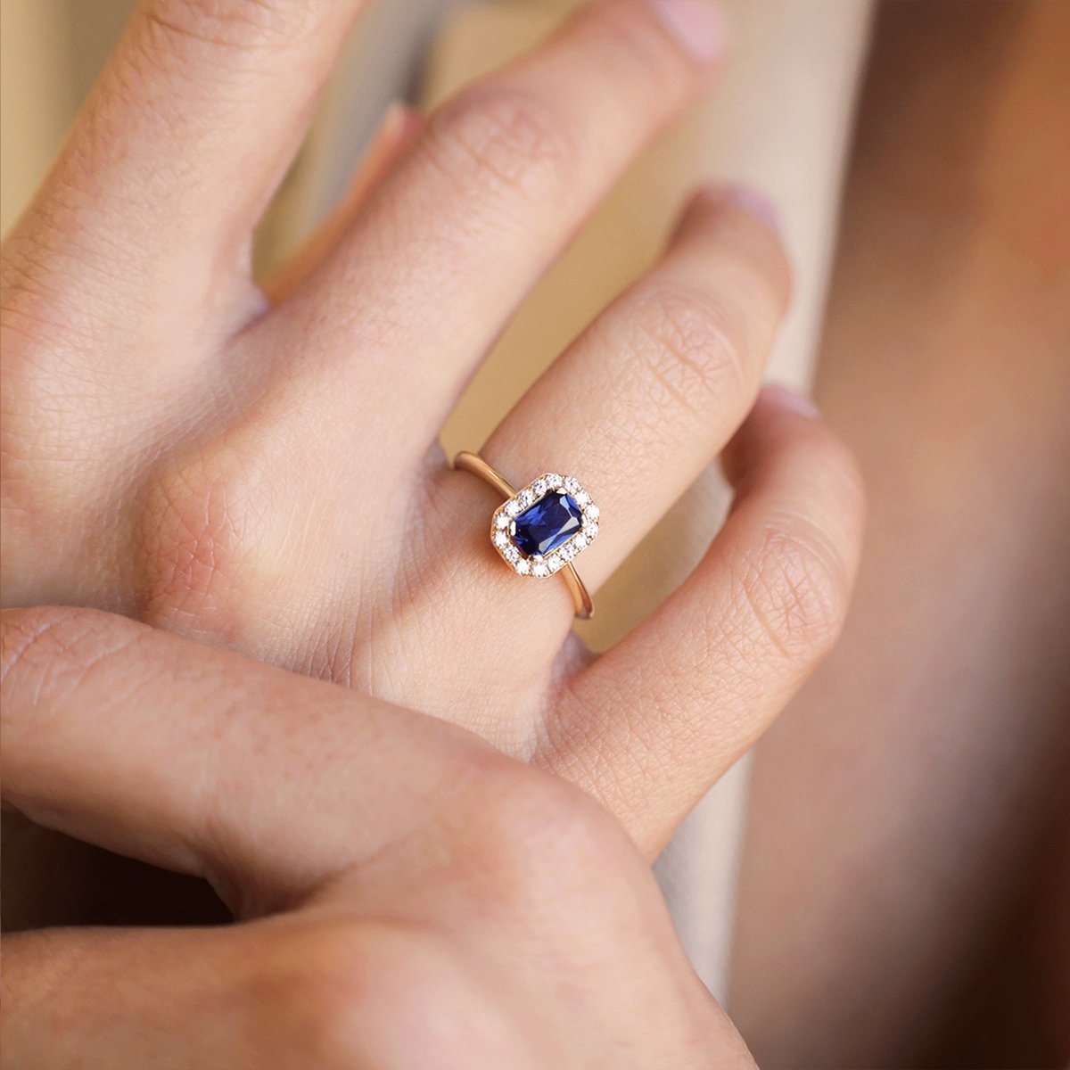 Mª Anillo Leonor en oro de 19kl con piedra azul y circonia - Gold Store Premium