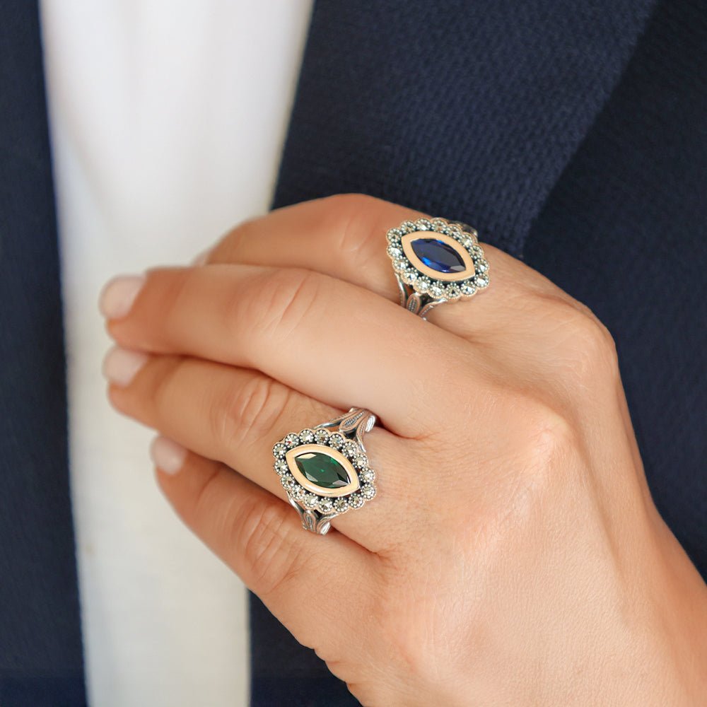 Anillo ovalado en plata y oro de 9 kl con piedra verde - Gold Store Premium