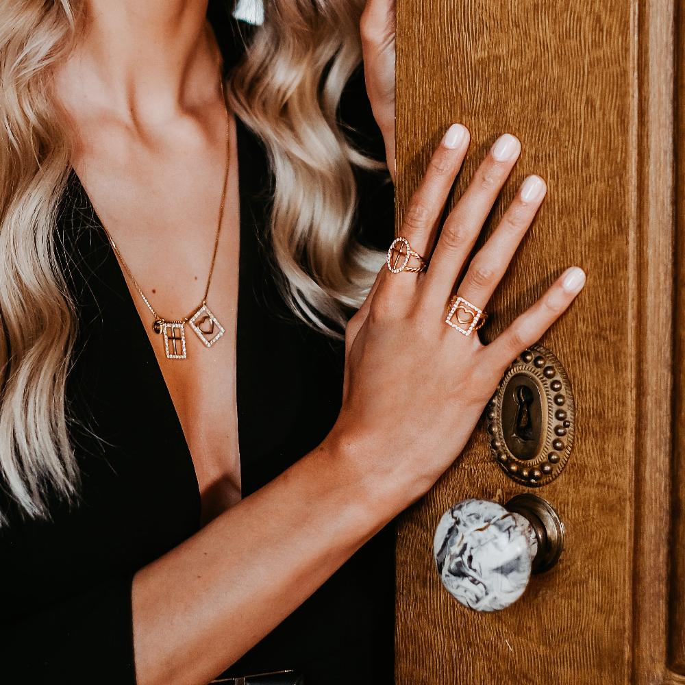 Anillo de plata Cross Believe con corazón y circonia - Gold Store Premium