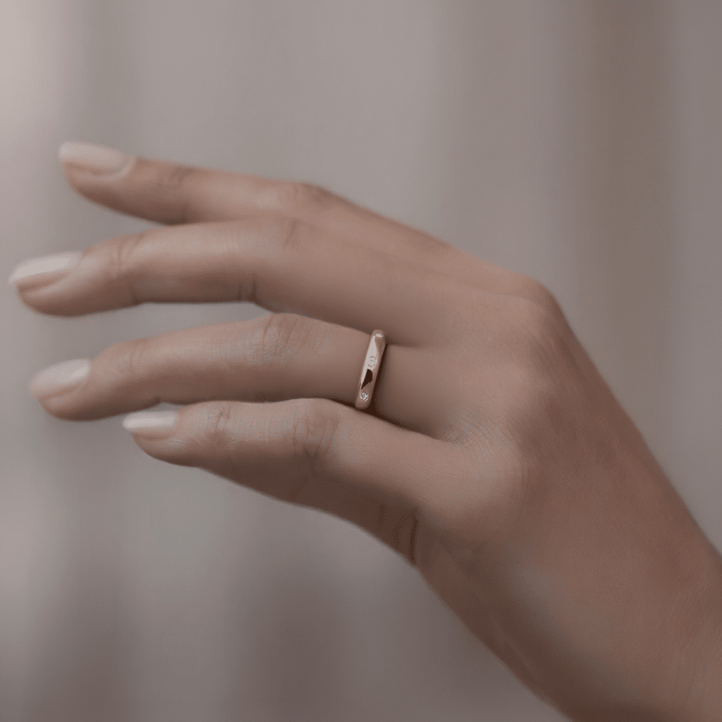 Anel Recortado em Ouro 19kl com Diamantes (T14) - Loja do Ouro