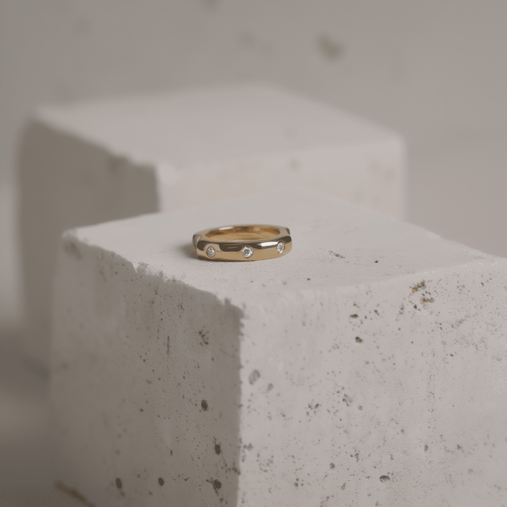 Anel Recortado em Ouro 19kl com Diamantes (T14) - Loja do Ouro