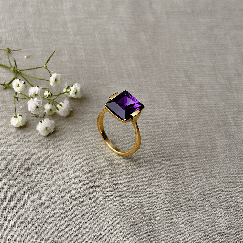 Anel Solitário em Ouro 19kl com Pedra Quadrada Roxa (T15) - Loja do Ouro