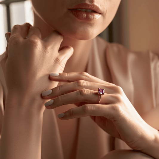 Anel Solitário em Ouro 19kl com Pedra Quadrada Roxa (T15) - Loja do Ouro