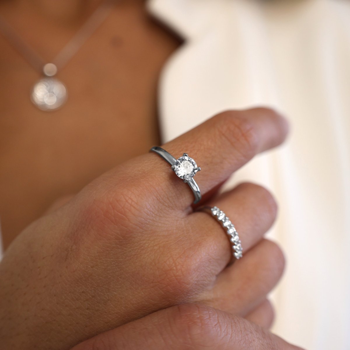 Anel Solitário em Prata com Zirconia (6mm) - Loja do Ouro