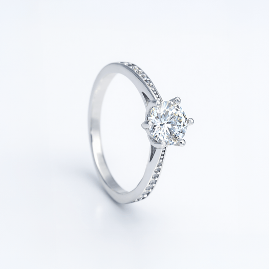 Anel Solitário em Prata com Zircónia (7mm) e aro cravejado Zircónias - Loja do Ouro