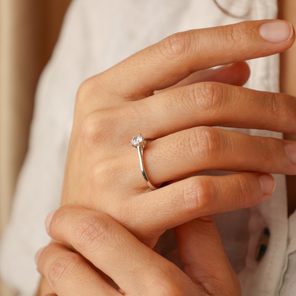 Anel Solitário em Prata com Zircónia - Loja do Ouro