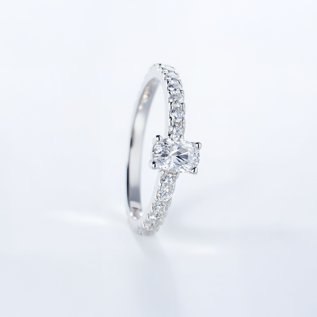 Anel Solitário em Prata com Zircónia Oval - Loja do Ouro