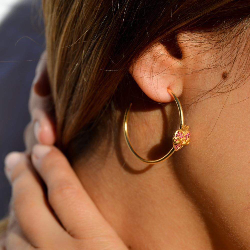 Aros de plata 925 con corazón del Vaticano y circonias de rubí - Gold Store Premium