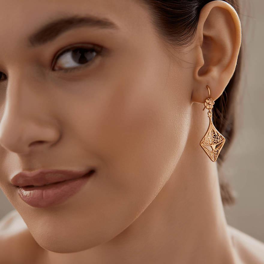 Pendientes Perfect Love en plata bañada en oro con motivos florales y corazón filigranado - Gold Store Premium