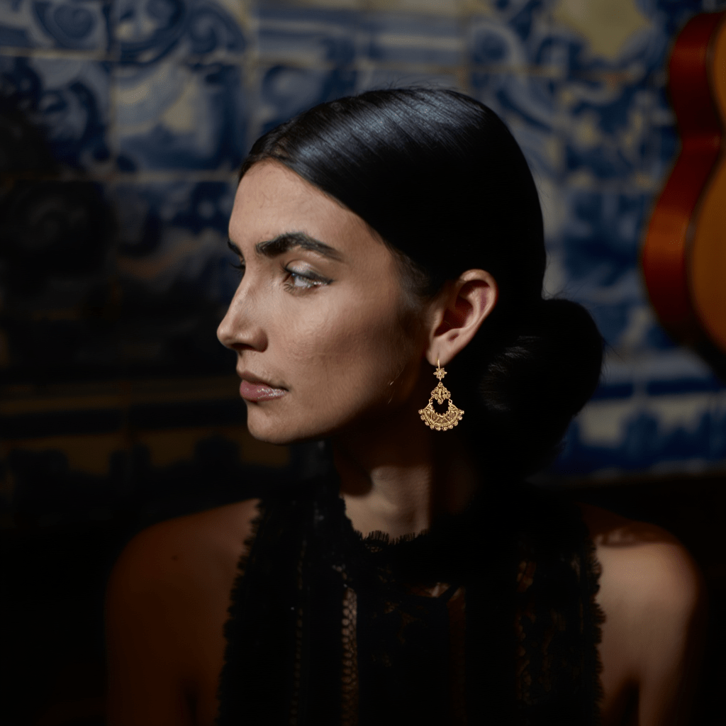 Brincos Cantiga Dourada em Prata Dourada (6.4cm) - Loja do Ouro