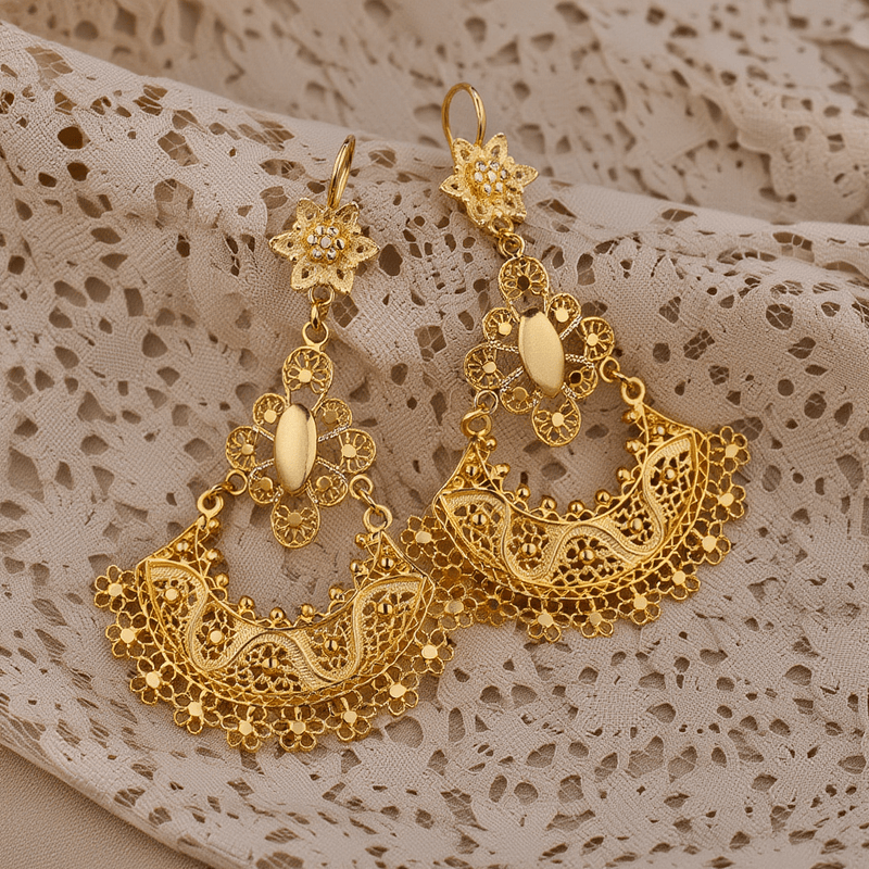 Brincos Cantiga Dourada em Prata Dourada (6.4cm) - Loja do Ouro