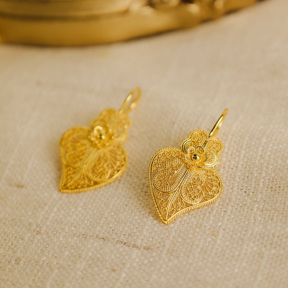 Brincos Coração de Viana em Prata Dourada (2.5cm) - Loja do Ouro