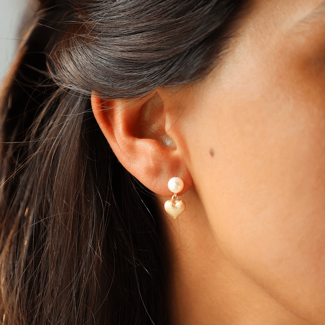 Brincos Coração em Prata Dourada com Pérola - Loja do Ouro