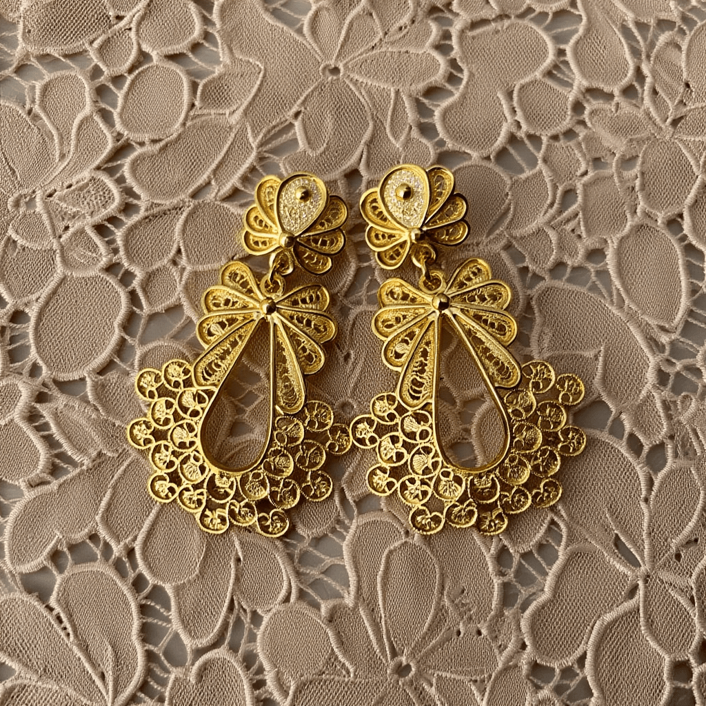 Brincos Desfolhada em Prata Dourada (3.5cm) - Loja do Ouro