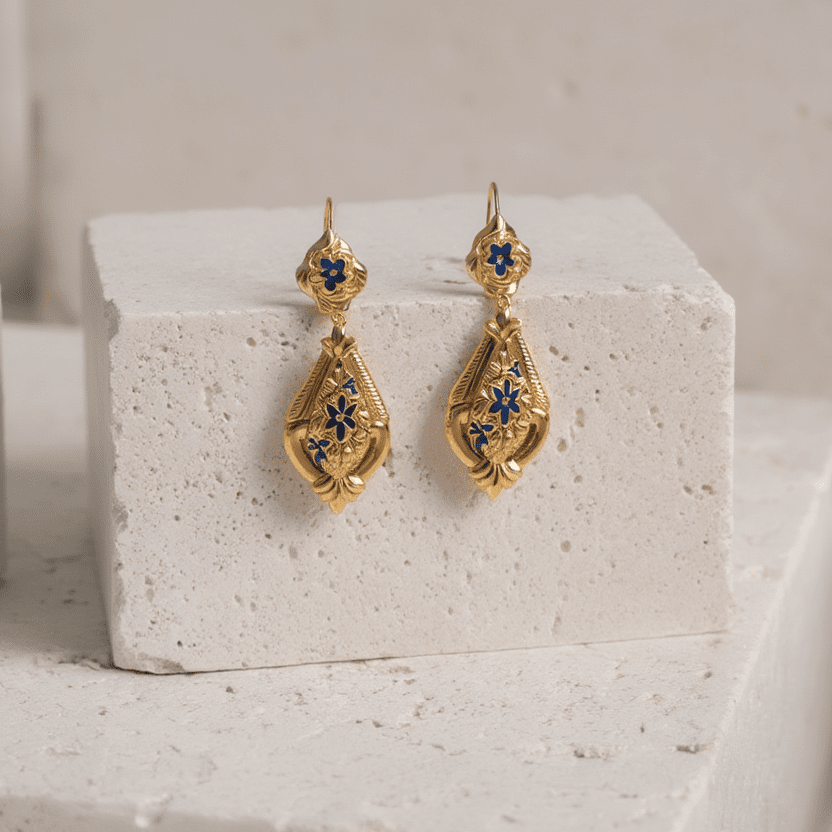 Brincos Dona Flor em Ouro de 19kl com Esmalte Azul - Loja do Ouro