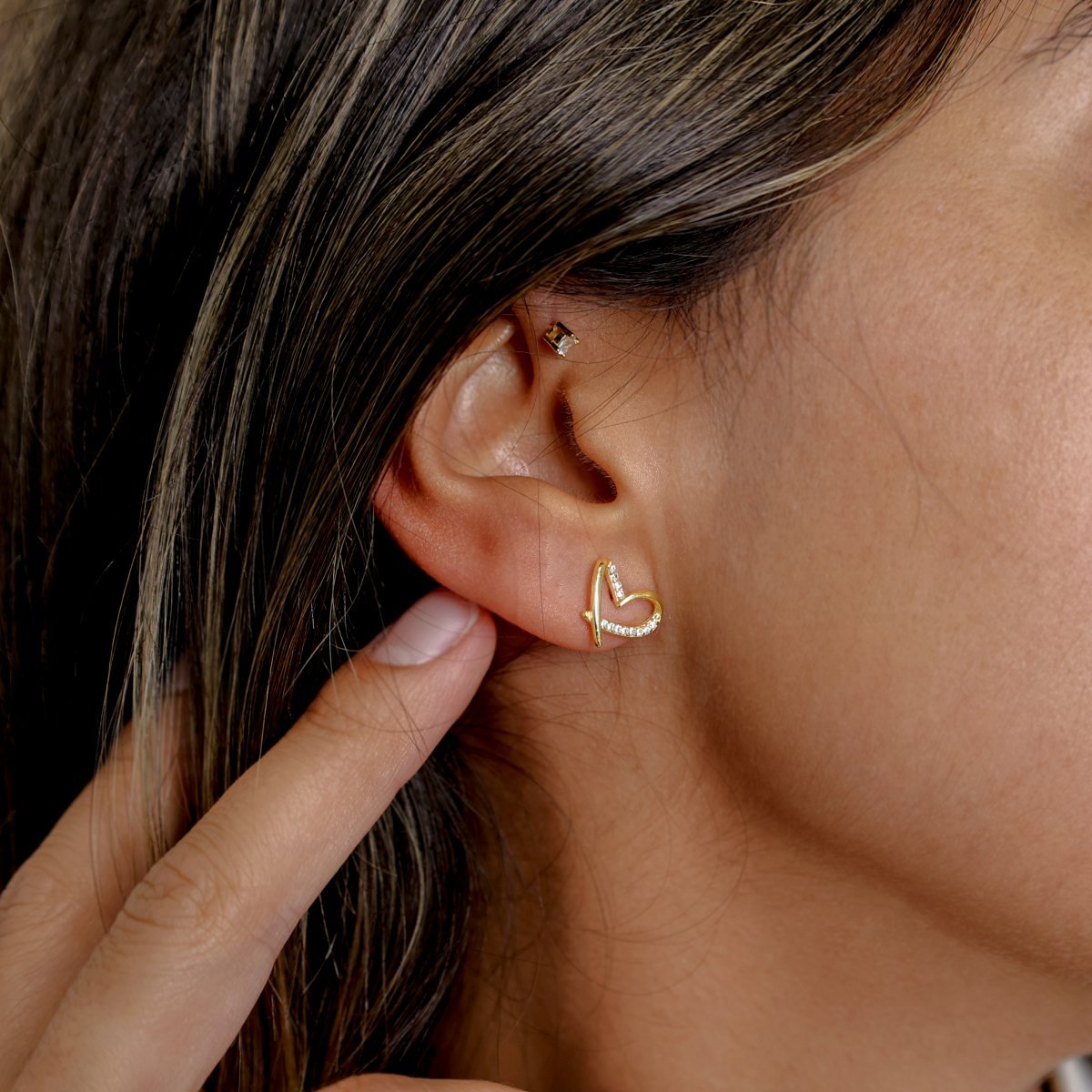 Brincos em Prata Dourada com Coração Estilizado e Zircónias - Loja do Ouro