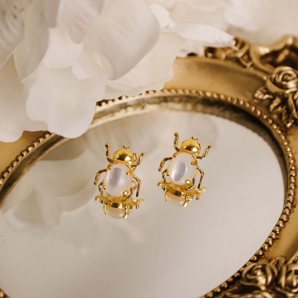 Brincos Escaravelho em Prata Dourada com Pedra Hidrotermal - Loja do Ouro