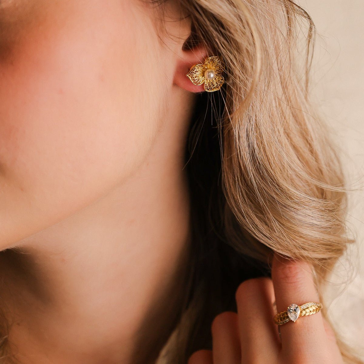 Brincos Flor de Filigrana em Prata Dourada e Pérola - Loja do Ouro