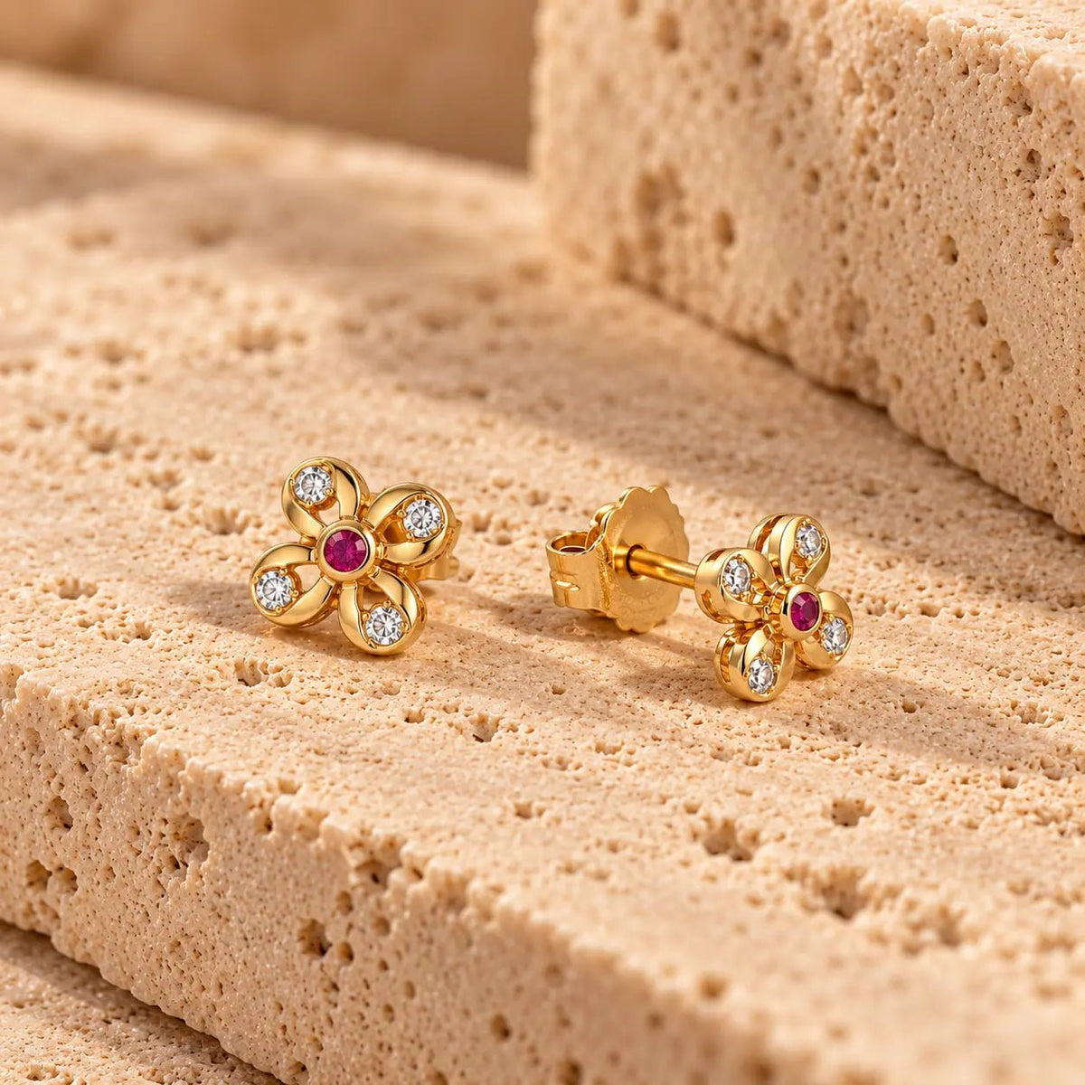 Brincos Flor em Ouro 19kl com Zircónias (0.52cm) - Loja do Ouro