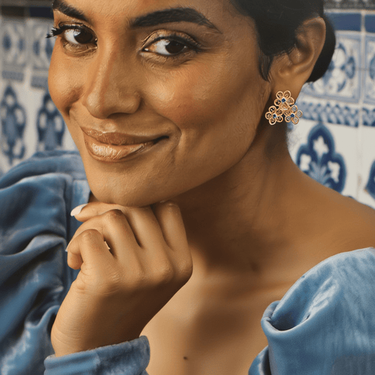 Brincos Flores com Esmalte em Prata Dourada (1.7cm) - Loja do Ouro