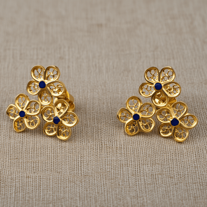 Brincos Flores com Esmalte em Prata Dourada (1.7cm) - Loja do Ouro