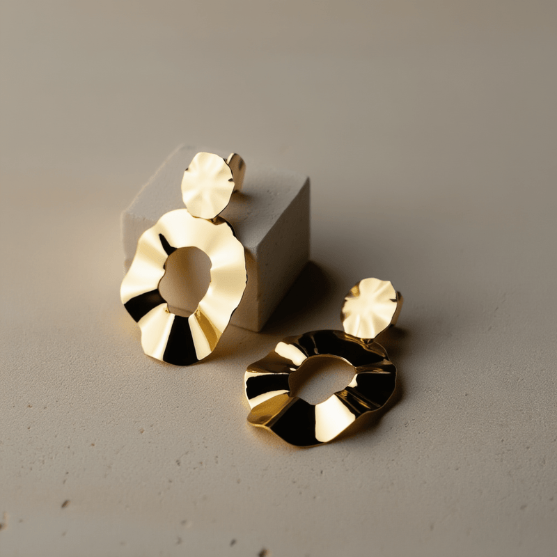 Brincos Lirios Dourados em Prata Dourada (6.7cm) - Loja do Ouro