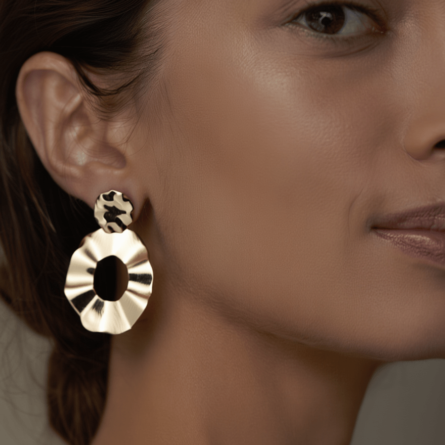 Brincos Lirios Dourados em Prata Dourada (6.7cm) - Loja do Ouro