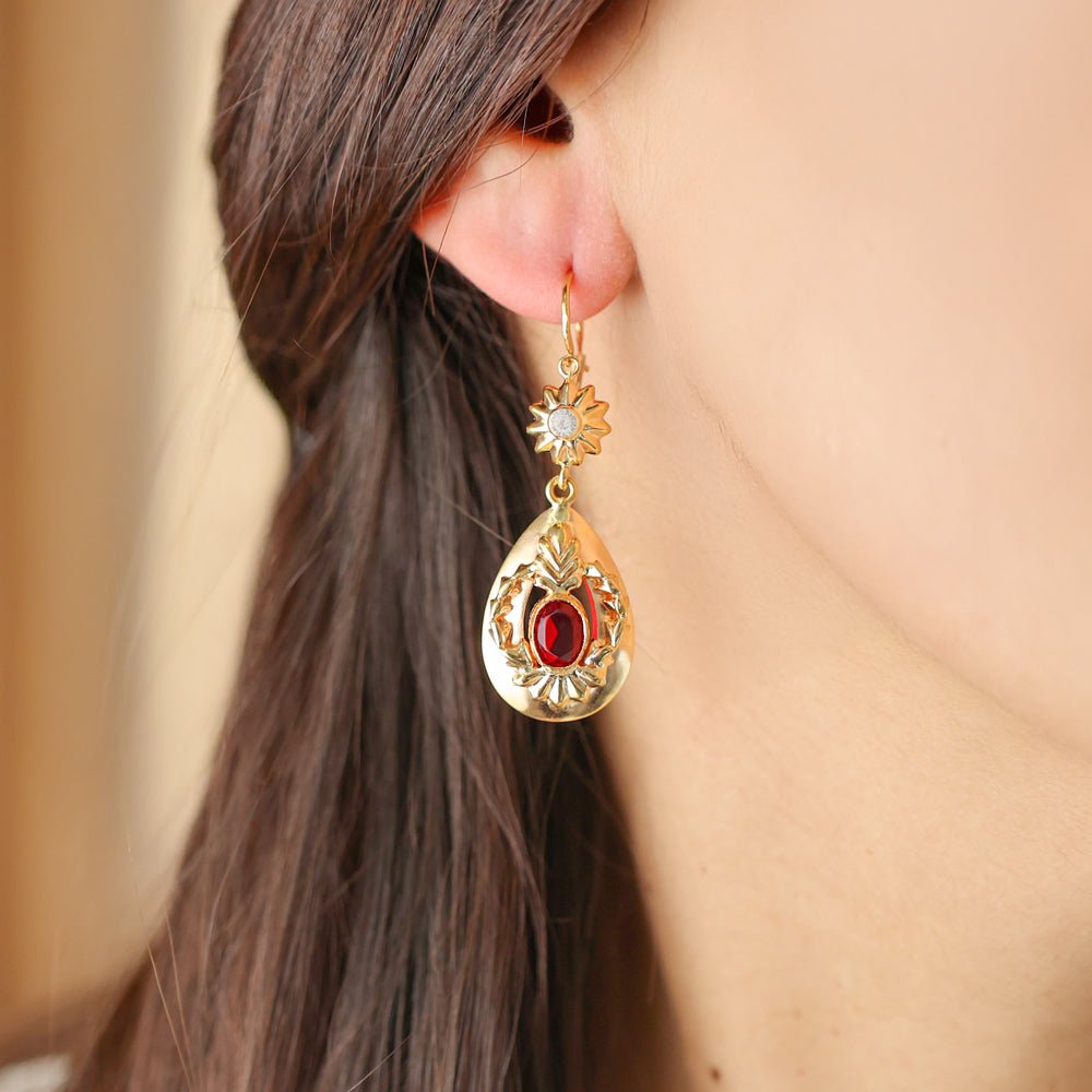 Pendientes de marquesa en oro 19kl con piedra roja y circonia - Gold Store Premium