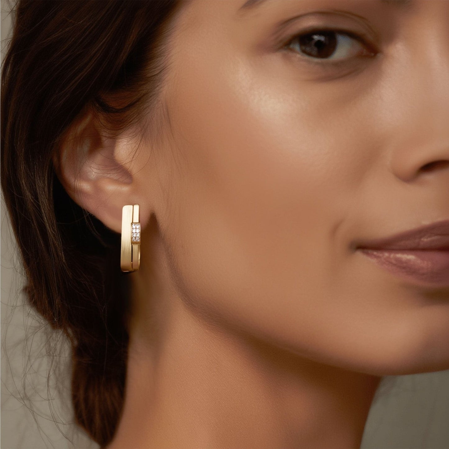 Brincos Nefertiti em Prata Dourada com Zircónias - Loja do Ouro