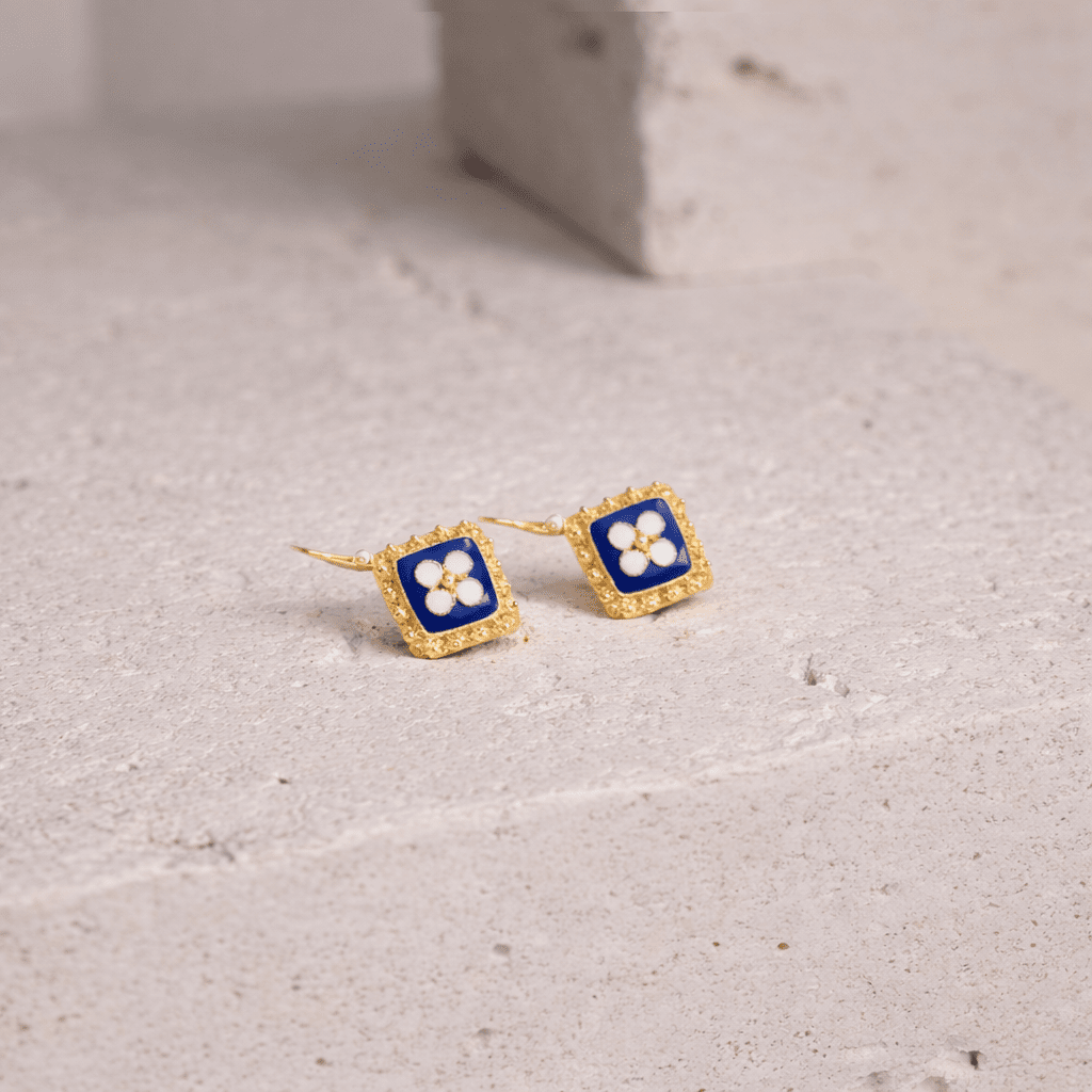 Brincos Quadrados em Ouro 19kl com Caramujos e Esmalte Azul (1.4cm) - Loja do Ouro