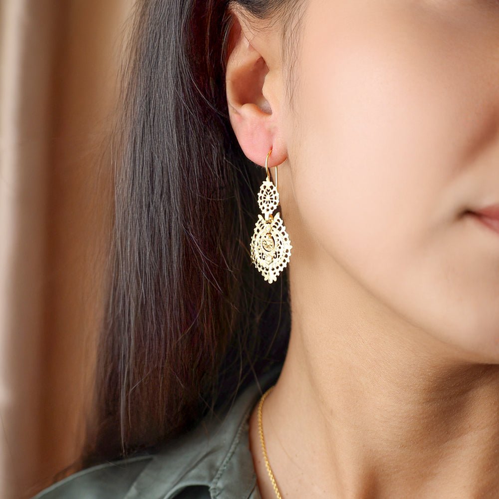 Brincos Rainha em Prata Dourada (3.7cm) - Loja do Ouro