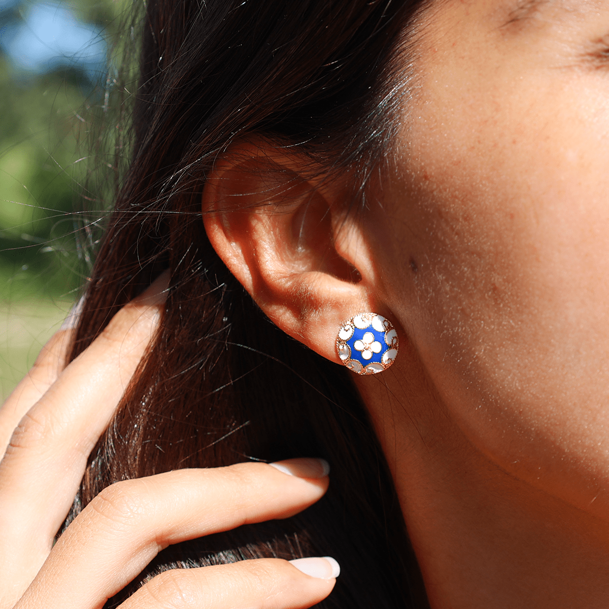 Brincos Tradição em Prata Dourada e Esmalte Azul e Branco - Loja do Ouro