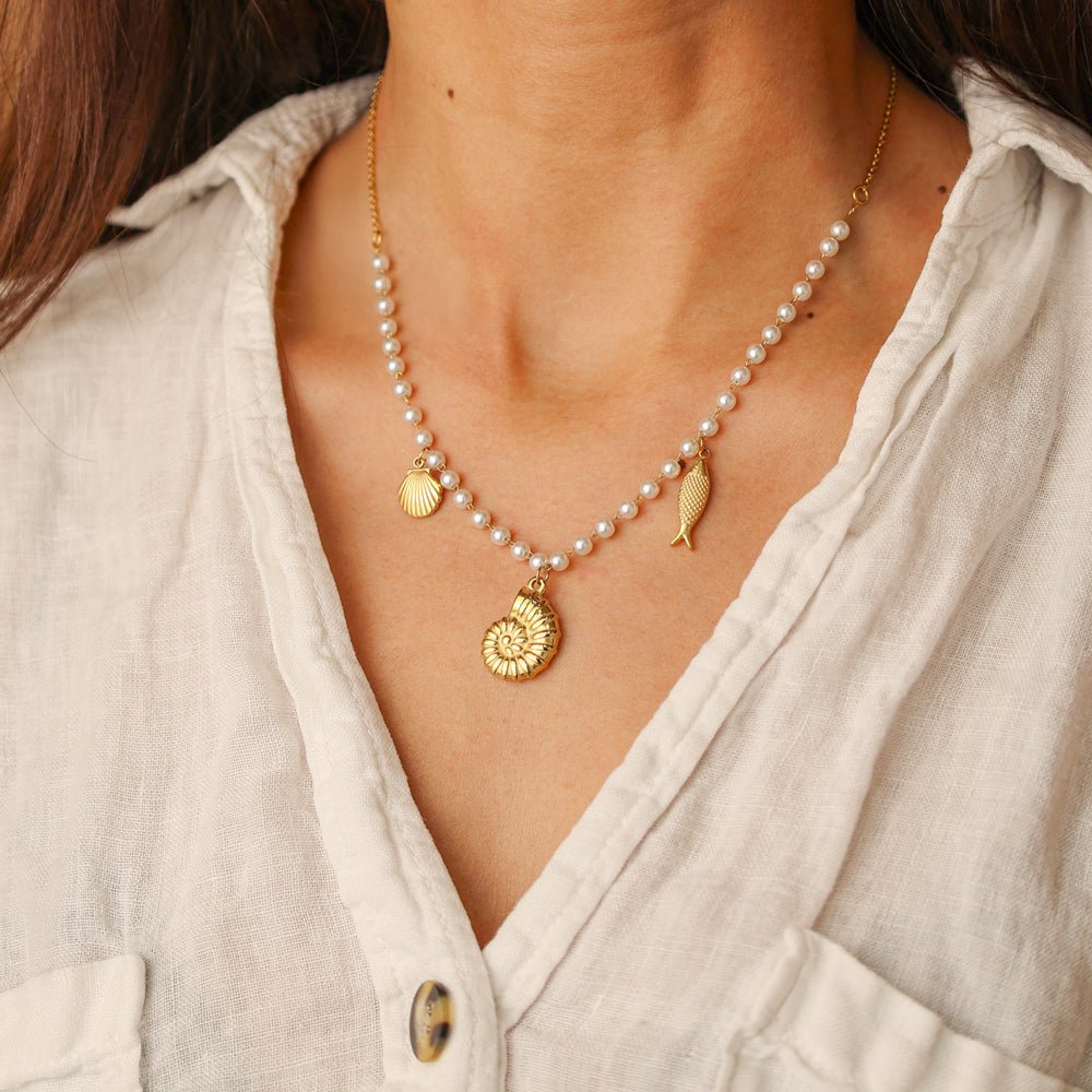 Colar Búzio em Aço Dourado com Pérolas - Loja do Ouro