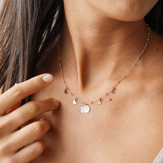 Colar em Prata Dourada com Mundo e Corações - Loja do Ouro