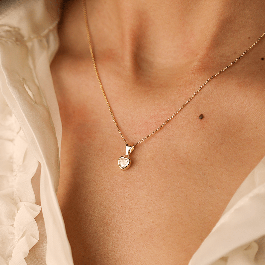 Conjunto Fio e Brincos em Prata Dourada com Zircão Coração - Loja do Ouro