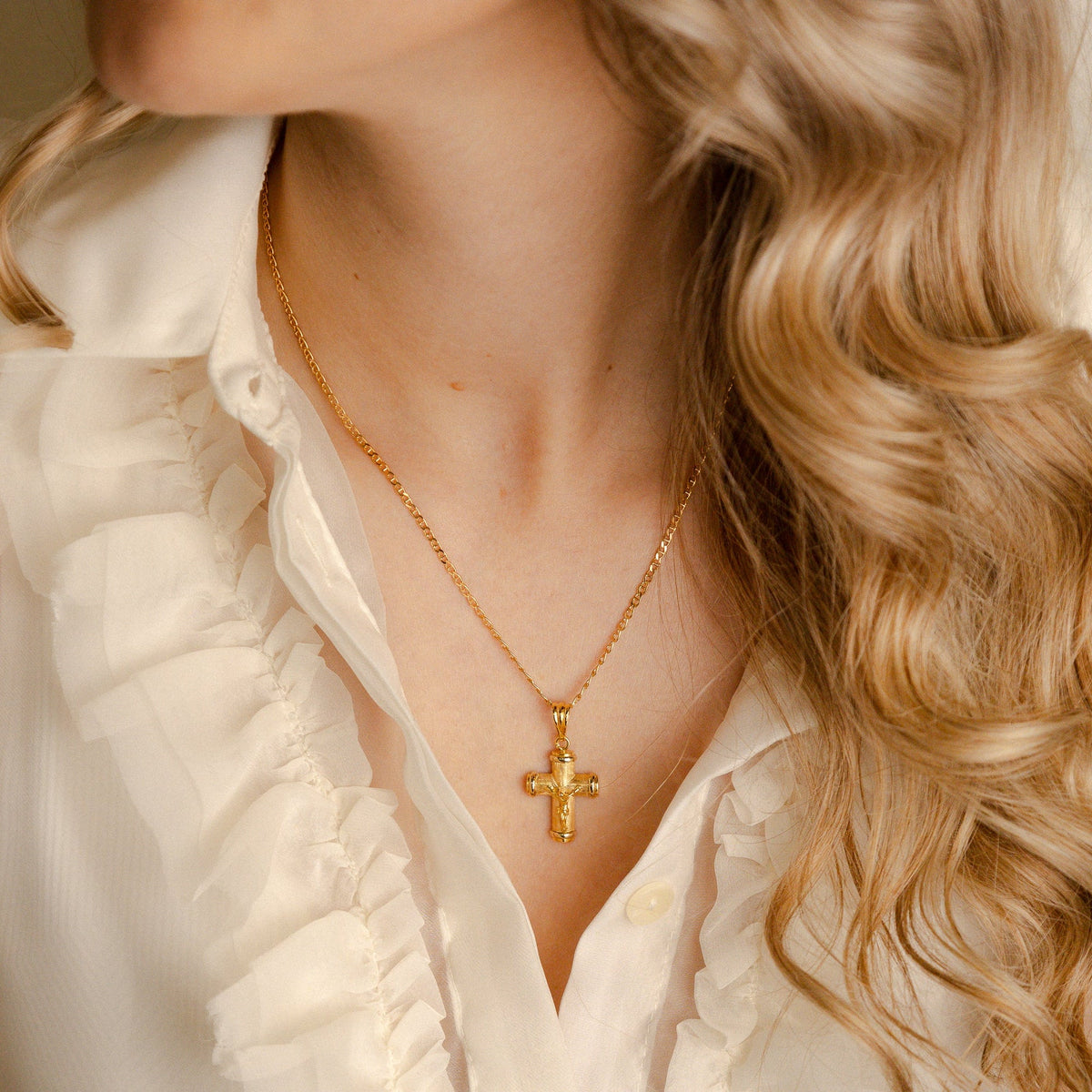 Crucifixo Escovado em Ouro 19kl (2cm) - Loja do Ouro