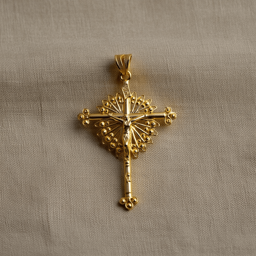 Crucifijo Rose Dawn en plata chapada en oro (5 cm) - Gold Store Premium