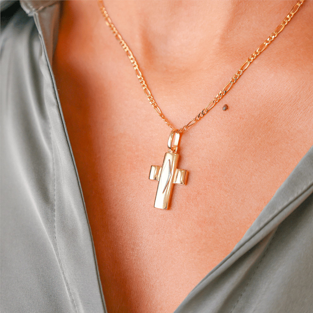 Cruz em Ouro Amarelo de 19kl (2.2cm) com Losango em Ouro Branco 19kl - Loja do Ouro