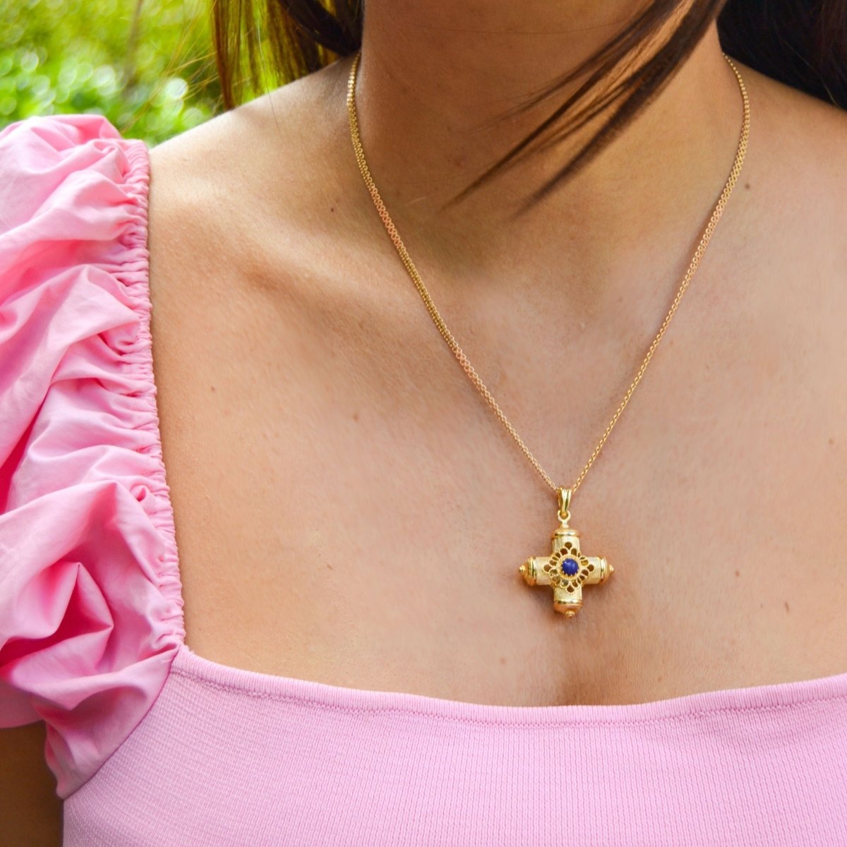 Cruz de oro de 19 kl con piedra azul (2