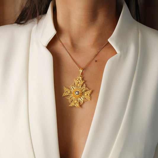 Cruz Filigrana em Ouro 19kl com Caramujos e Esmalte Azul - Loja do Ouro