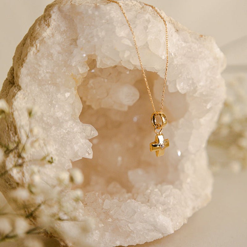 Cruz Mini em Ouro 19kl com Zircónia (0.9cm) - Loja do Ouro