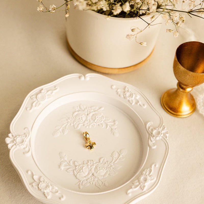 Cruz Mini em Ouro 19kl com Zircónia (0.9cm) - Loja do Ouro