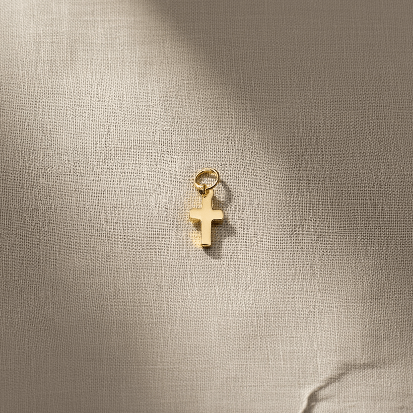 Cruz Pequena em Ouro 19kl (8mm) - Loja do Ouro
